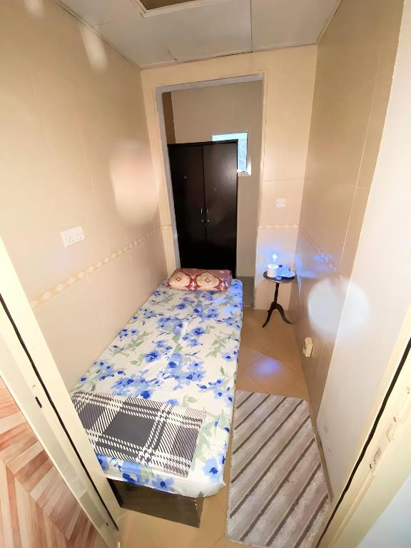 هتل ام بی زد - کازى سِپَرات رُوم این یونیک فلت MBZ - Cosy Separate Room in Unique Flat