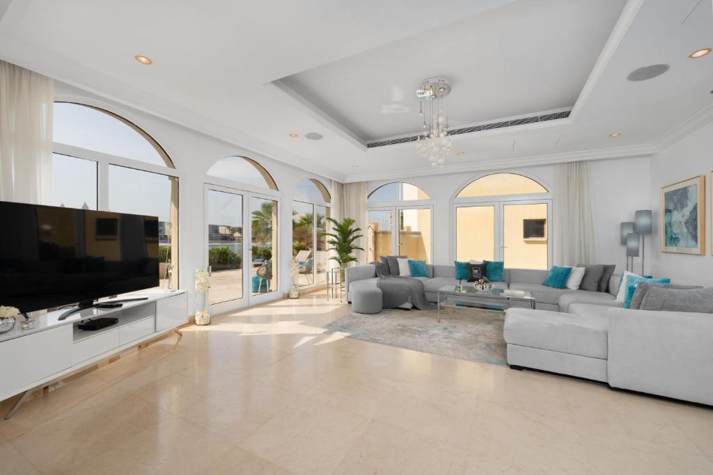 هتل میزون پریوه - الترا-لاکشری ویلا ویت پرایوت پول اند بیچ آن پالم Maison Privee - Ultra-Luxury Villa with Private Pool & Beach on Palm