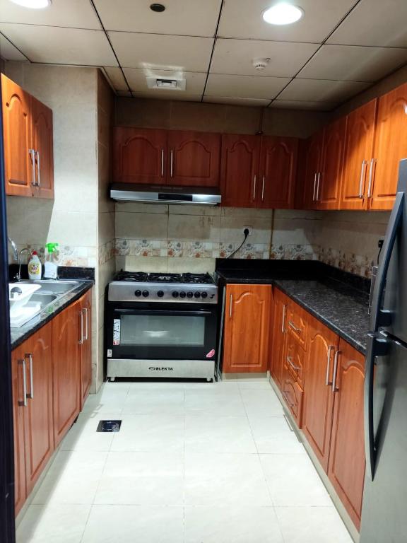 هتل ووک تو د بیچ، چامینگ 3-بد روم هوم این اجمان کُرنیچ رزیڈنسز Walk to the Beach, Charming 3-Bedroom Home in Ajman Corniche Residences