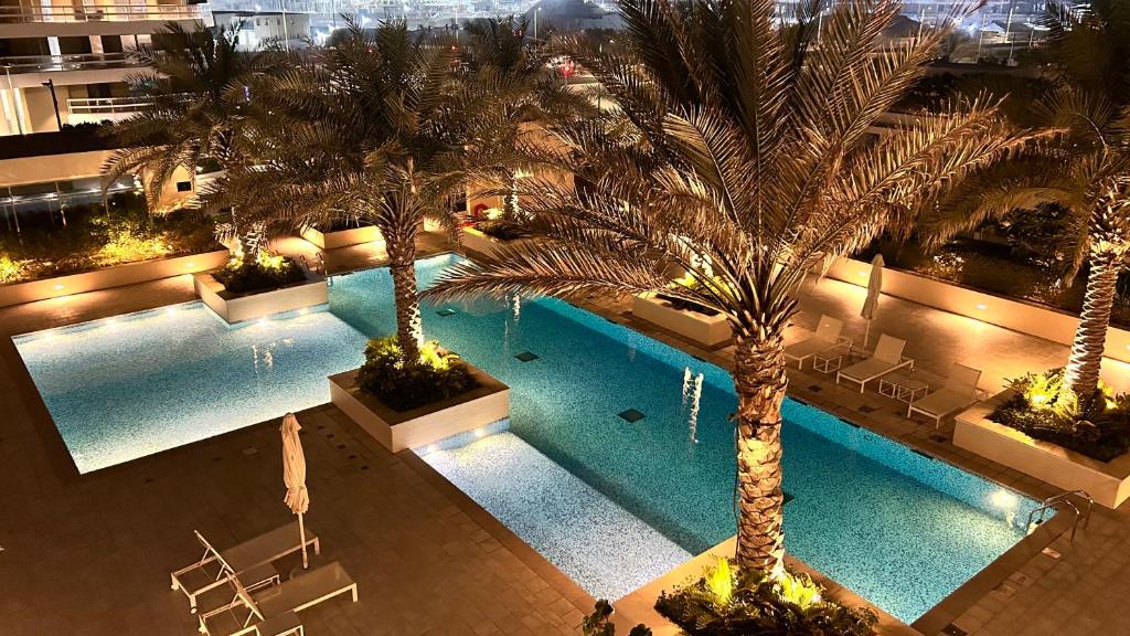 هتل ۱-بد لافت وید پول ویو - 1-Bed Loft with Pool View