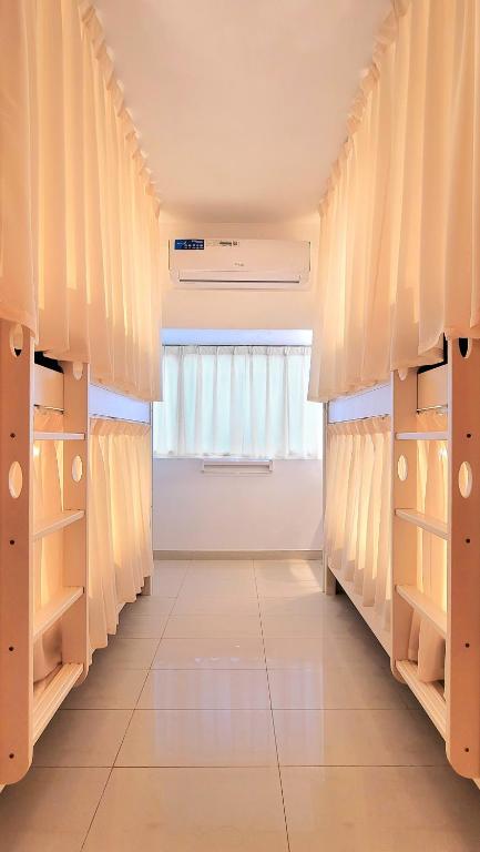 هتل وی استی لیدی‌ز هاستل - WeStay Ladies Hostel