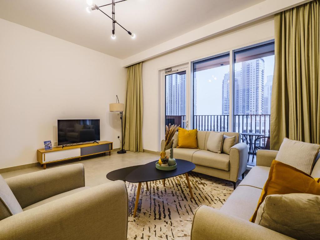 هتل اینکریدابل واترفرنت آپت وید پانورامیک ویوز - Incredible Waterfront Apt with Panoramic Views
