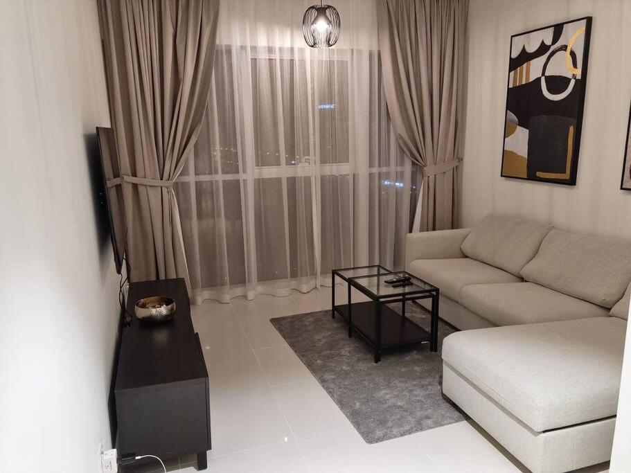 هتل بل آپارتمان اوک پیچین ا  ویو سور لو گولف - Bel appartement avec piscine et vue sur le golf