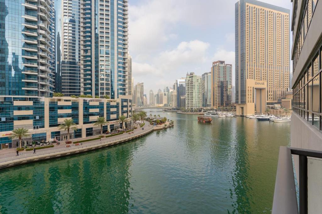 هتل لاکس‌فولیو ریتریتمز گلامرَس اینتریور مارینا - LUXFolio Retreats Glamorous Interior Marina