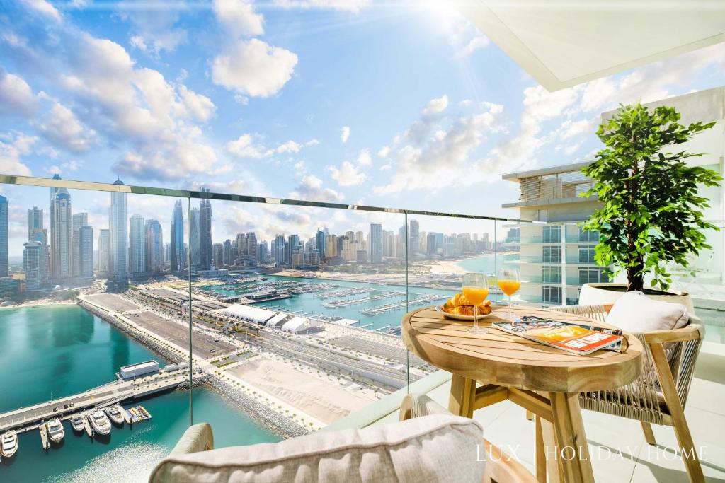 هتل لاکس ذ لشری سانرایز بیچفرانت سوئیت 1 - LUX The Luxury Sunrise Beachfront Suite 1