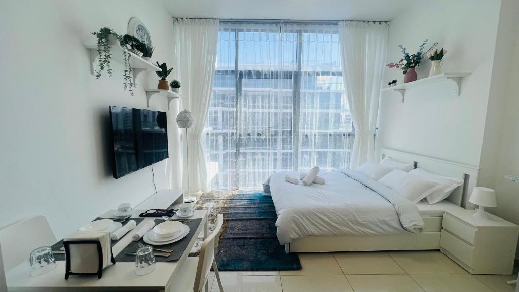 هتل نیو لی فرنشد برایت اند کاز ی استودیو آپارتمان - داماک هیلز - Newly Furnished bright and cozy studio apartment - Damac Hills