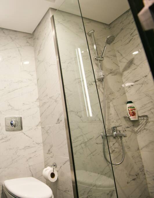 هتل اکسپشنال فرنیشد استودیو - Exceptional Furnished Studio