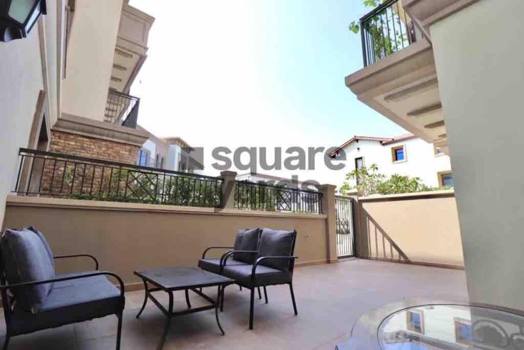 هتل لاکژوریاوس وان بد آپت ویت آوتدور پاتیو - مادی‌نت بدر - Luxurious 1 bed Apt with Outdoor Patio - Madinat Badr