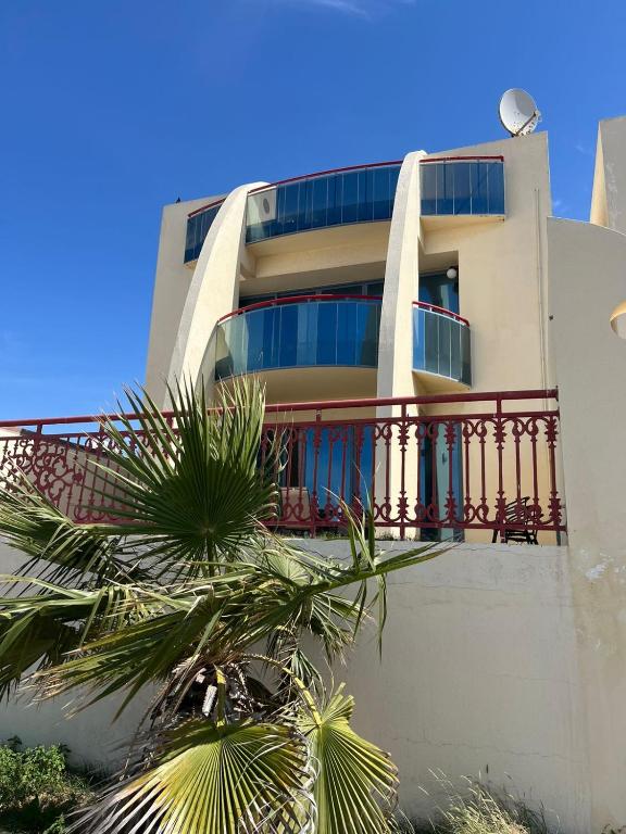 هتل پنج بد روم رلکسینگ ویلا وید سی ویو 5 bedroom relaxing villa with sea view