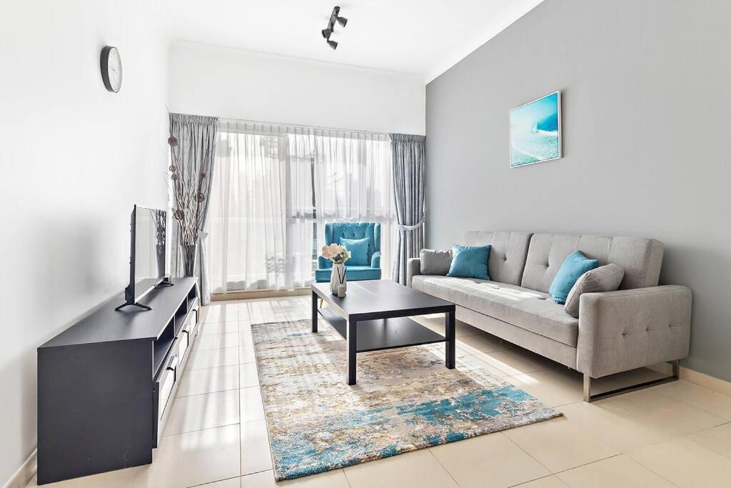 هتل لندمارک لیوینگ بای د واتر این آژور آپارتمنتس - Landmark living by the WATER in “Azure Apartments”