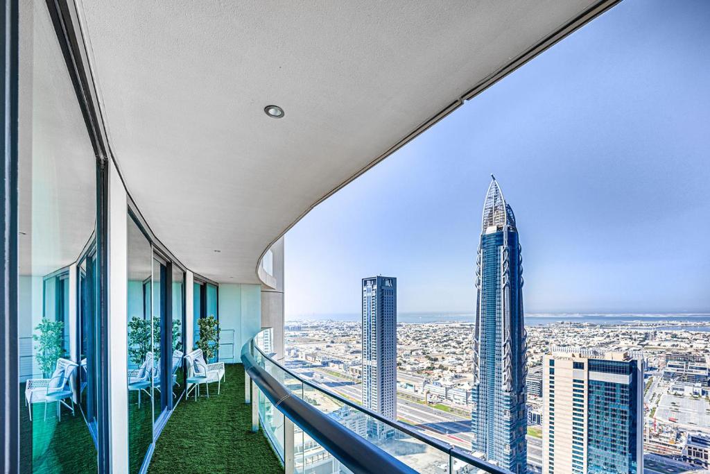 هتل برج ویستا بای ایمار، داون تاون دبی - Burj Vista by Emaar, Downtown Dubai