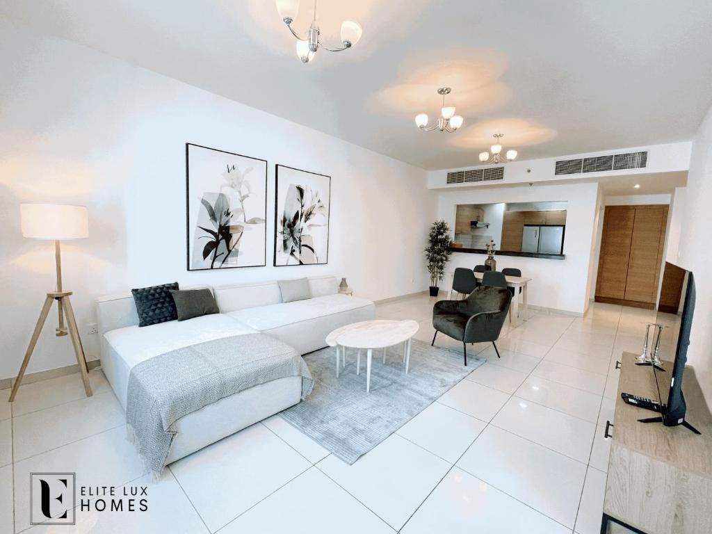 هتل الیت لوکس هالیدی هومز - تو بدروم آپارتمان مِترو نیر بای این ال فراجان، دوایت - Elite LUX Holiday Homes - Two Bedroom Apartment Metro Nearby in Al Furjan, Dubai