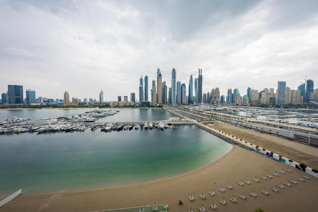 هتل گلامرَس 3 بی آر ویت مارینا ویو - Glamorous 3BR with Marina view
