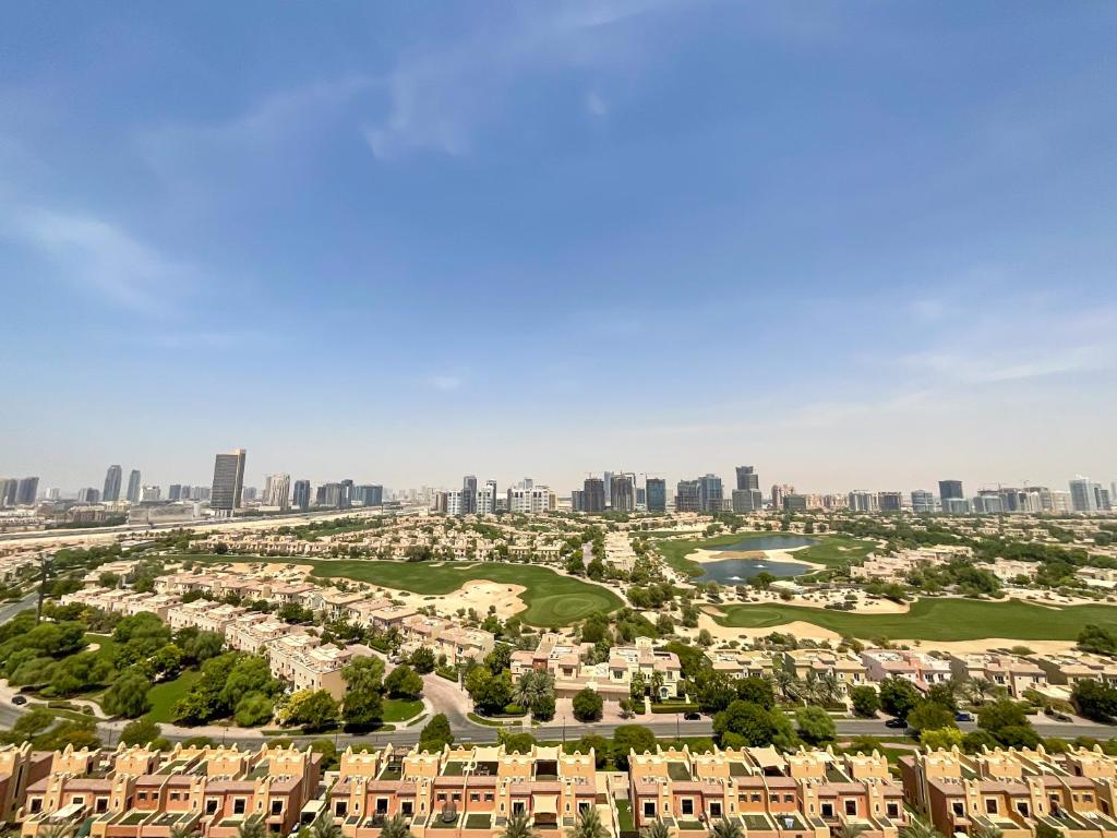 هتل ول‌هوم - آپت آمیدست گلف کوره‌ها، پرفکت فور اسپورتس لاورز - WelHome - Apt amidst golf courses, perfect for sports lovers