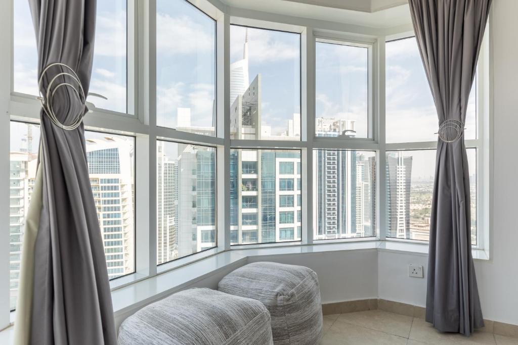 هتل تاپ-فلاور، کامپکت وان بی دی، 7 مینس فروم مترو -جی ال تی - Top-floor, Compact 1 Bd, 7 Mins From Metro -jlt