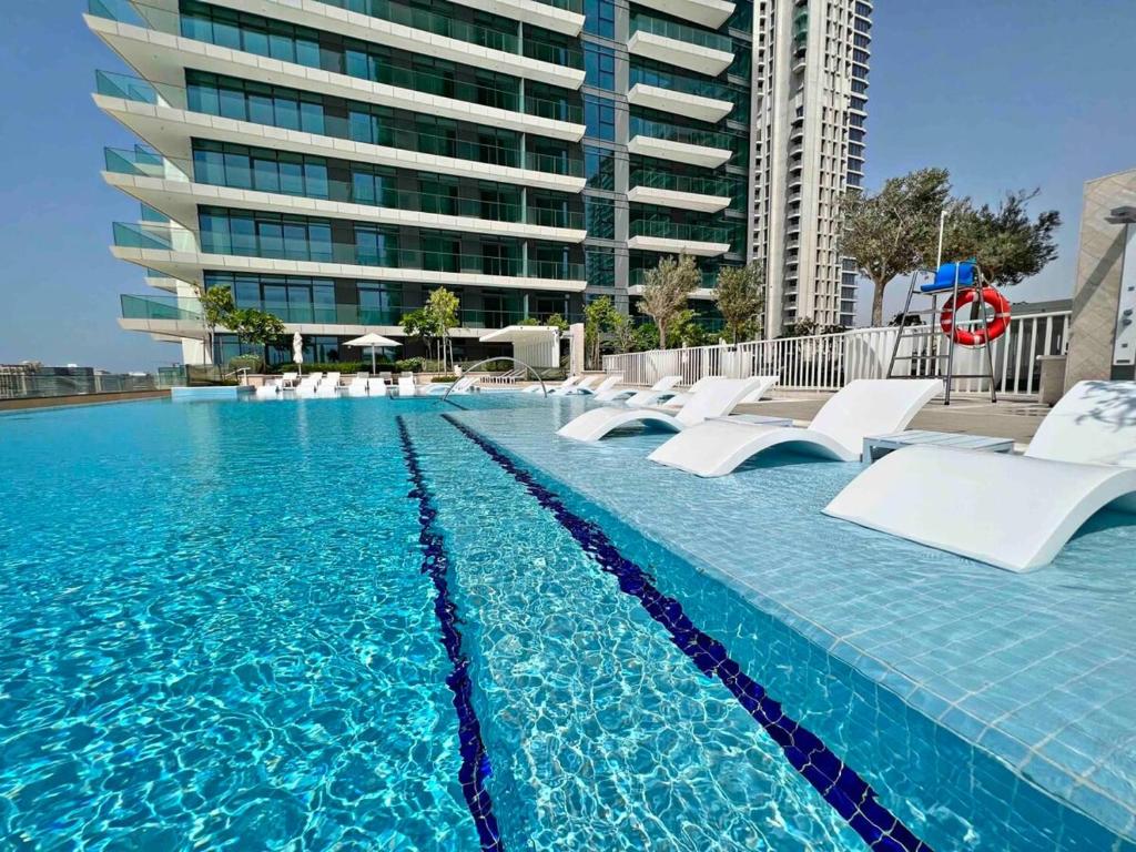 هتل سیلک هاوس نیو وان بی دی آر ویت پرایوت بیچ - Silkhaus new 1BDR with Private beach