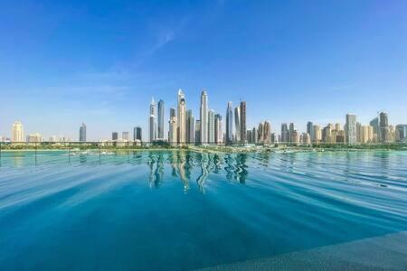 هتل لاکسفولیو ریتریتس لاکچری بیچ فرانت لیوینگ سی اند مارینا - LUXFolio Retreats Luxury Beach Front Living Sea & Marina