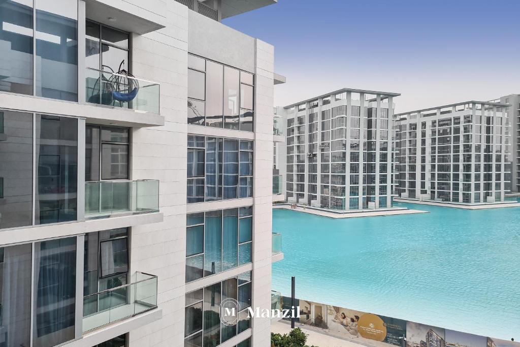هتل اسپیشس واترفرانت 1 بی آر ات دکترکت وان - Spacious waterfront 1 BR at District One