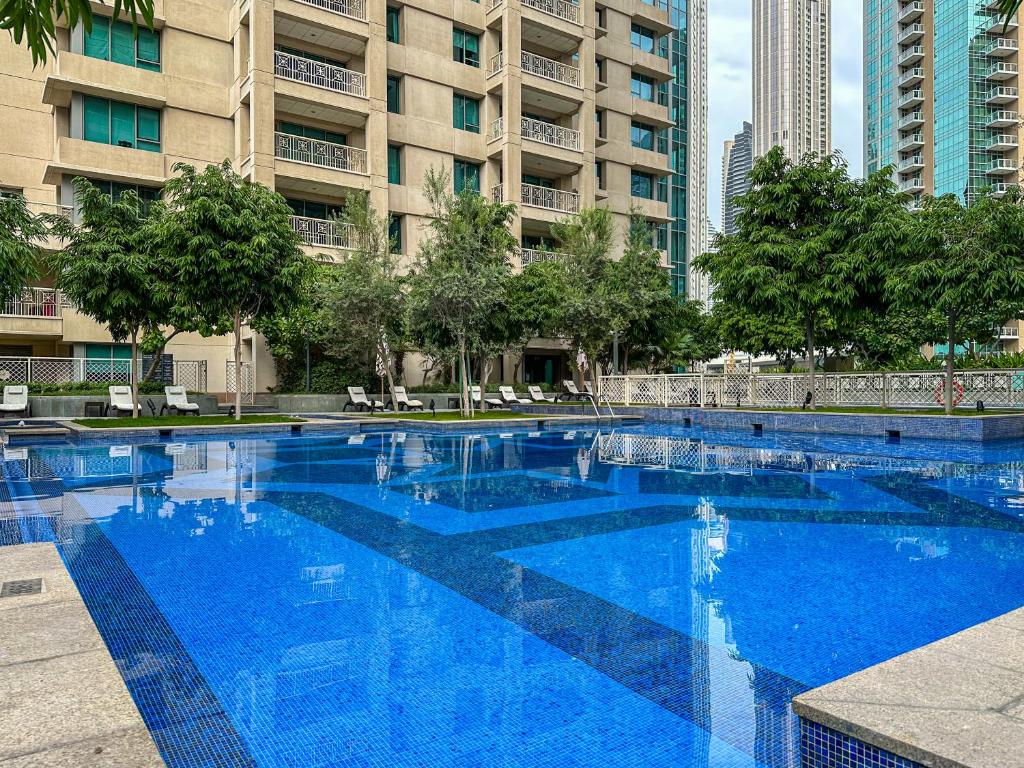 هتل های گسٹس - اسناگ استودیو ویت بالکنی این د هارت آف داون تاون - HiGuests - Snug Studio With Balcony In The Heart of Downtown