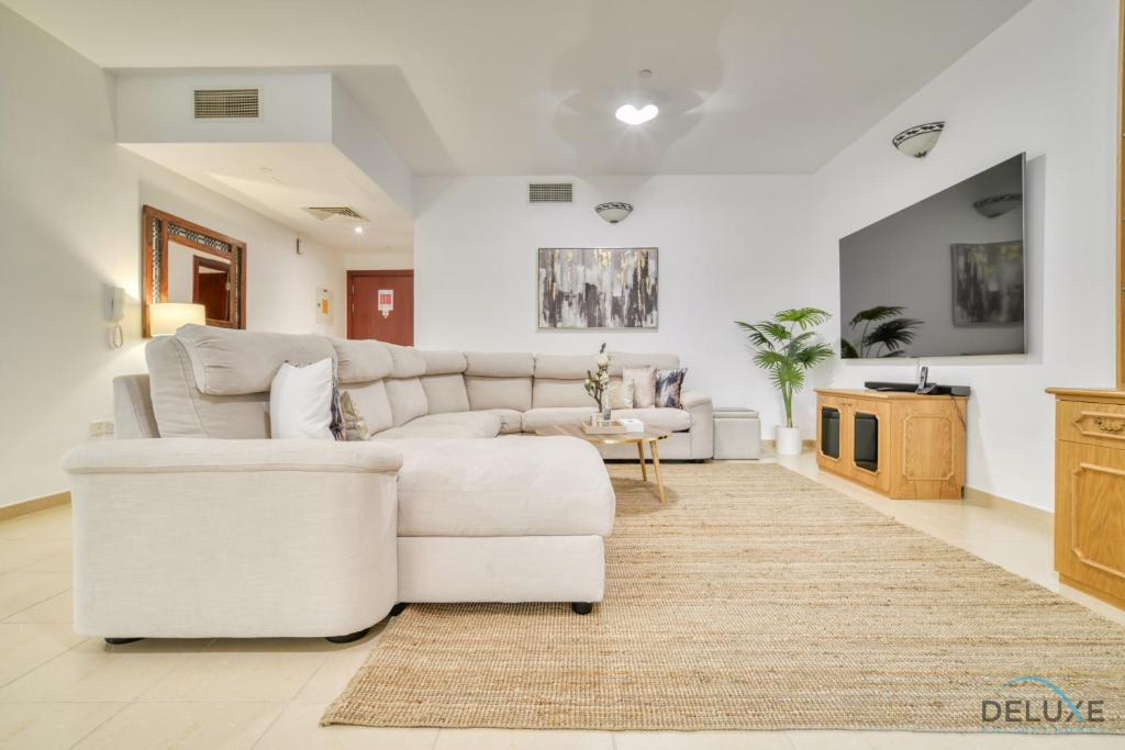 هتل سرین 1 بی آر ات مرجان 2 جی بی آر بای دلاکس هالیدی هومز - Serene 1BR at Murjan 2 JBR by Deluxe Holiday Homes