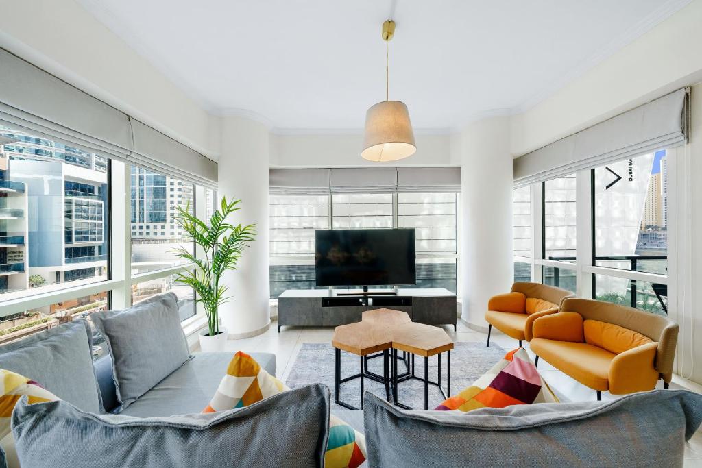 هتل کوزی واترفرانت 2بی‌آر این دبی مارینا و یات ویو - Cozy Waterfront 2BR in Dubai Marina w/ Yacht view