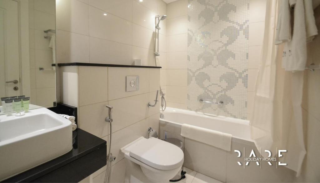 هتل رر هالیدے هومز - کپیتال بی - کلاز تو دبی مال - مدرن اَمنییتیز - آر1301 - Rare Holiday Homes - Capital Bay - Close to Dubai Mall - Modern amenities - R1301