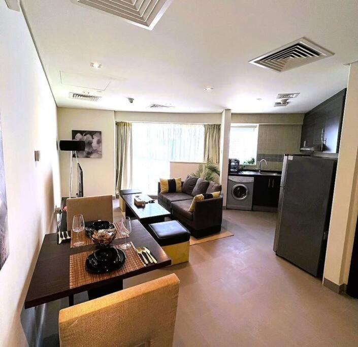 هتل لت استی - اکسکلوسیف آپارتمان ویت پول اند سیتی ویوز - Letstay - Exclusive Apartment With Pool and City Views