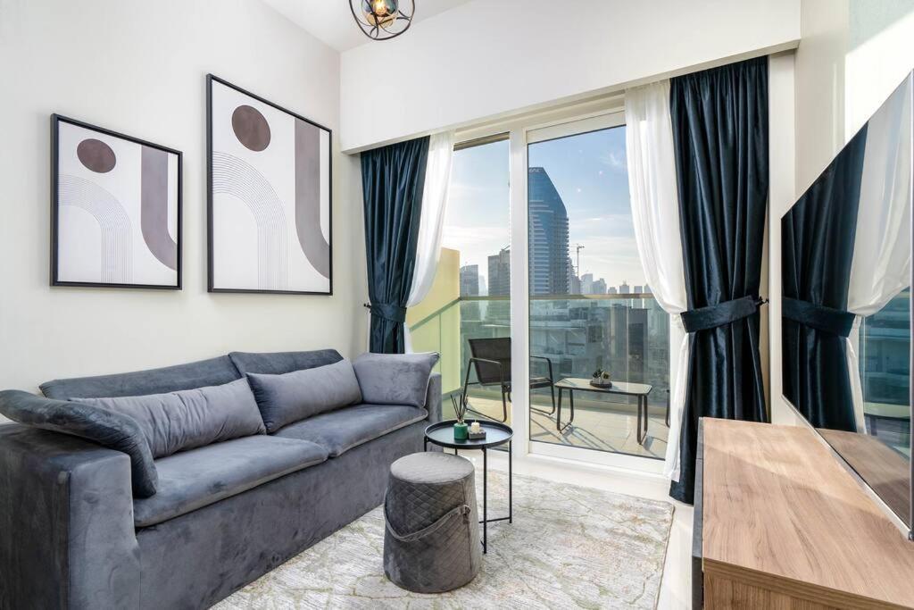 هتل شیک آپارتمان ویت برج خلیفه ویو - Chic Apartment with Burj Khalifa view