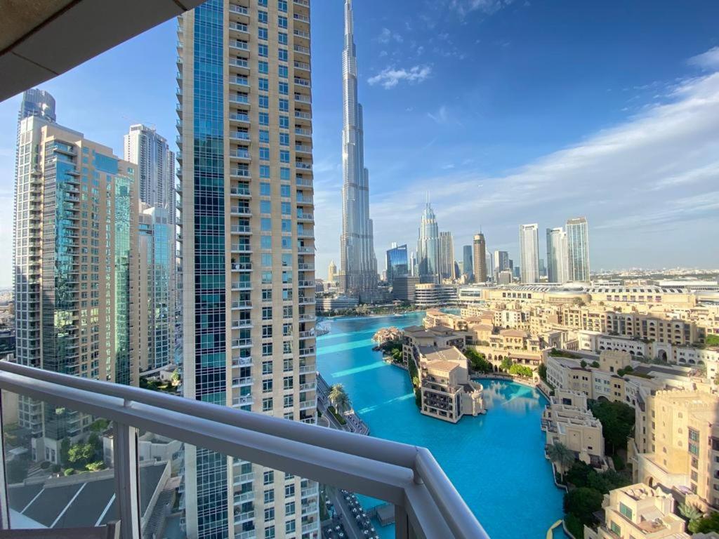 هتل دارانی هومز - ذ ریزی دنسس 5 بی آر بایسایدز دبی مال وید برج خلیفه اند فاونتین ویو - Durrani Homes - The Residences 5BR Besides Dubai Mall with Burjkhalifa and Fountain view