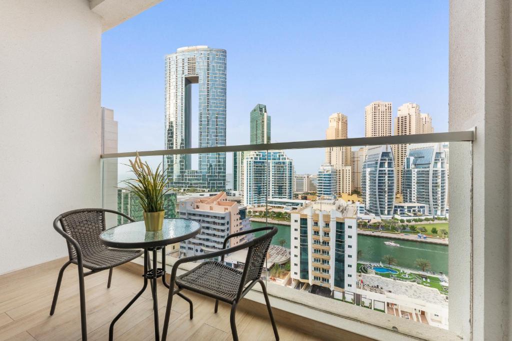 هتل ا لیوینگ لاکچری استودیو - استودیو وان دبی مارینا - A Living Luxury Studio - Studio One Dubai Marina