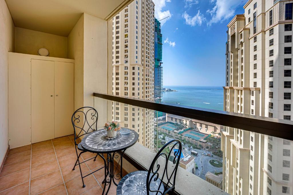 هتل استایلش آپارتمنت ویت سی ویو این جی بی آر - Stylish apartment with Sea View in JBR