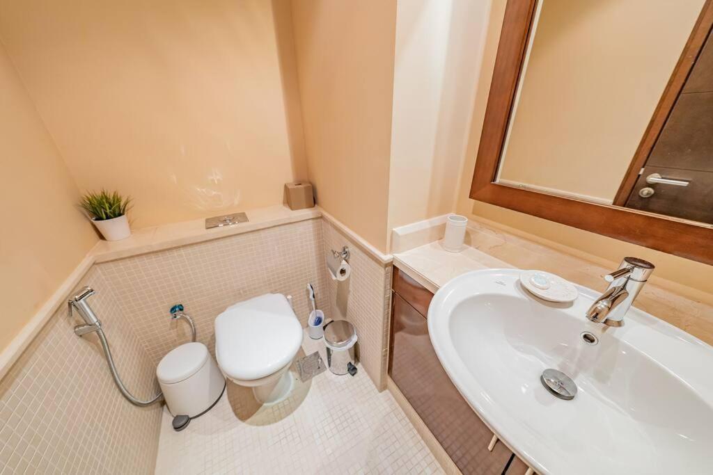 هتل ستنینگ 1 بَدْرُوم و پول این داون تاون - Stunning 1 bedroom w pool in Downtown