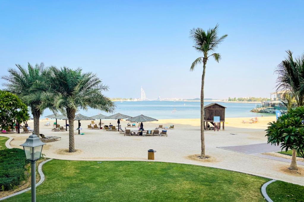 هتل دو بی آر آپارتمان ات ده بیچ - 2BR apartment at the beach