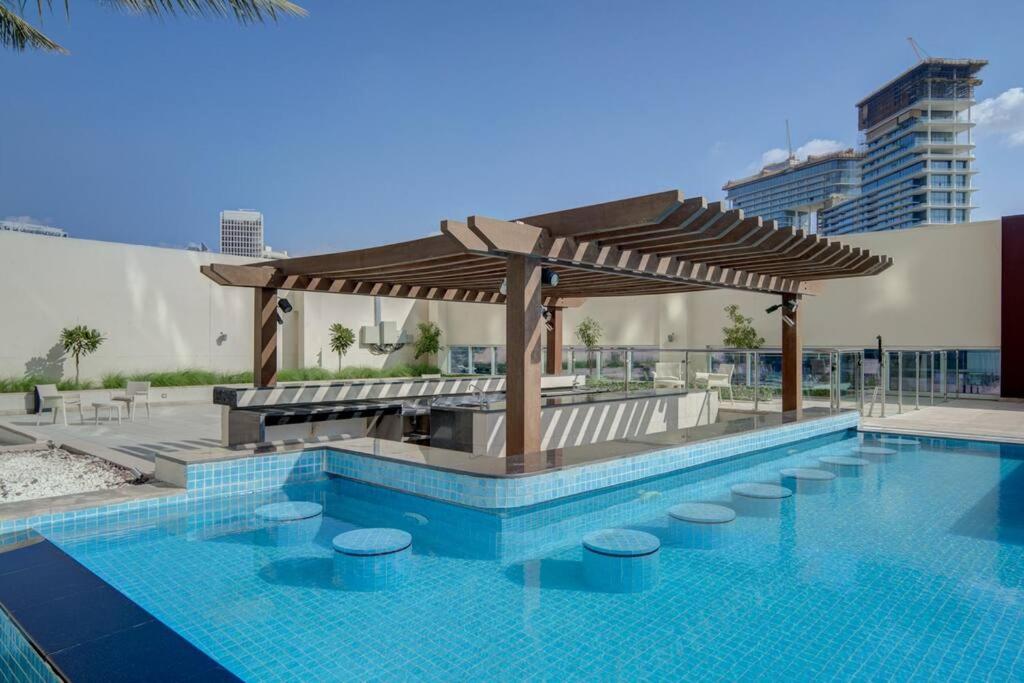 لاکژریس استودیو هتل امینیتیز - Luxurious studio Hotel Amenities