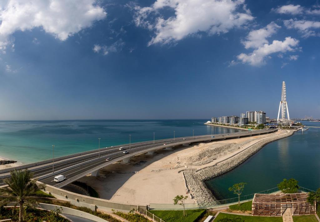 هتل ویوز هالیدی هوم - جاو دراپینگ سی ویو فروم دیس کامفی ریترینت - Waves Holiday Home - Jaw-Dropping Sea View From This Comfy Retreat