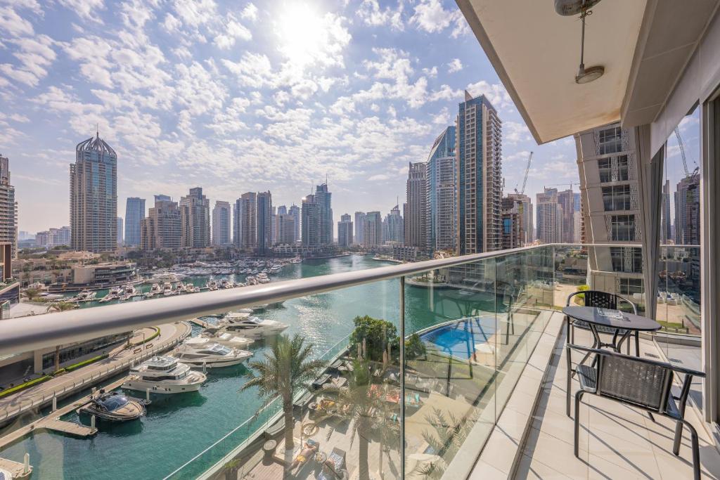 هتل تینین - لاکچری واترفرانت آپت وید استونینگ مارینا ویوز - Tanin - Luxury Waterfront Apt with Stunning Marina Views