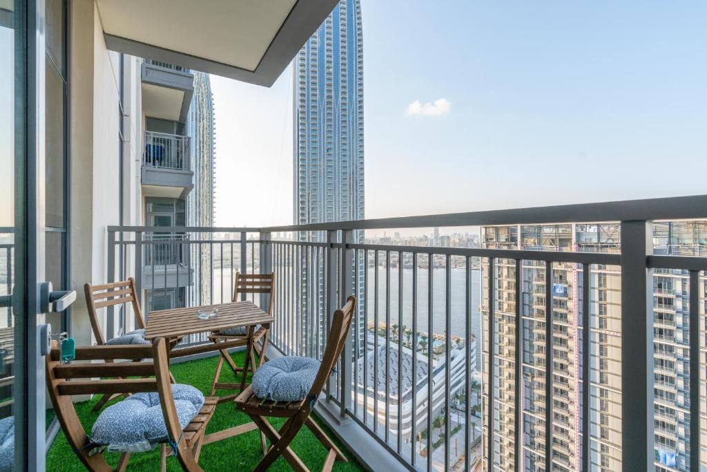 هتل لوکس بی ان بی کریک رایز تاور هاربر ویوز - LuxBnB Creek Rise Tower Harbor Views