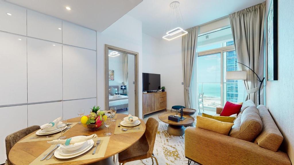 هتل استایلیش آپارتمان بالکنی اند سی ویوز - Stylish Apartment Balcony and Sea Views