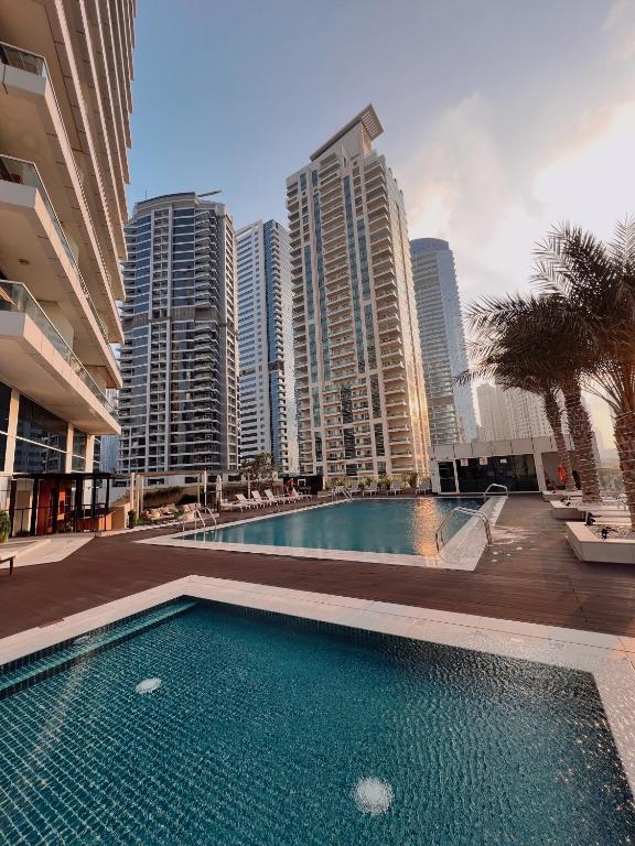 استایلیش 2 بیدر در دبی مارینا اند هتلز بیچ اکسس آویلیبل - Stylish 2 bdr in Dubai Marina & hotels beach access available