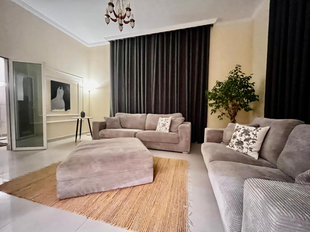 هتل ایندیپندنت اسپیشس 3 بدروم ویلا Independent Spacious 3 Bedroom Villa