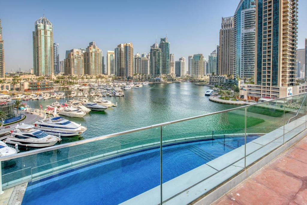 هتل کیان تاور دبی - Cayan Tower Dubai
