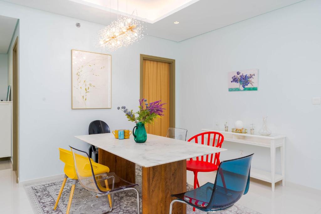 Vacay Lettings - Burj Khalifa View 3 bed at Paramount Midtown