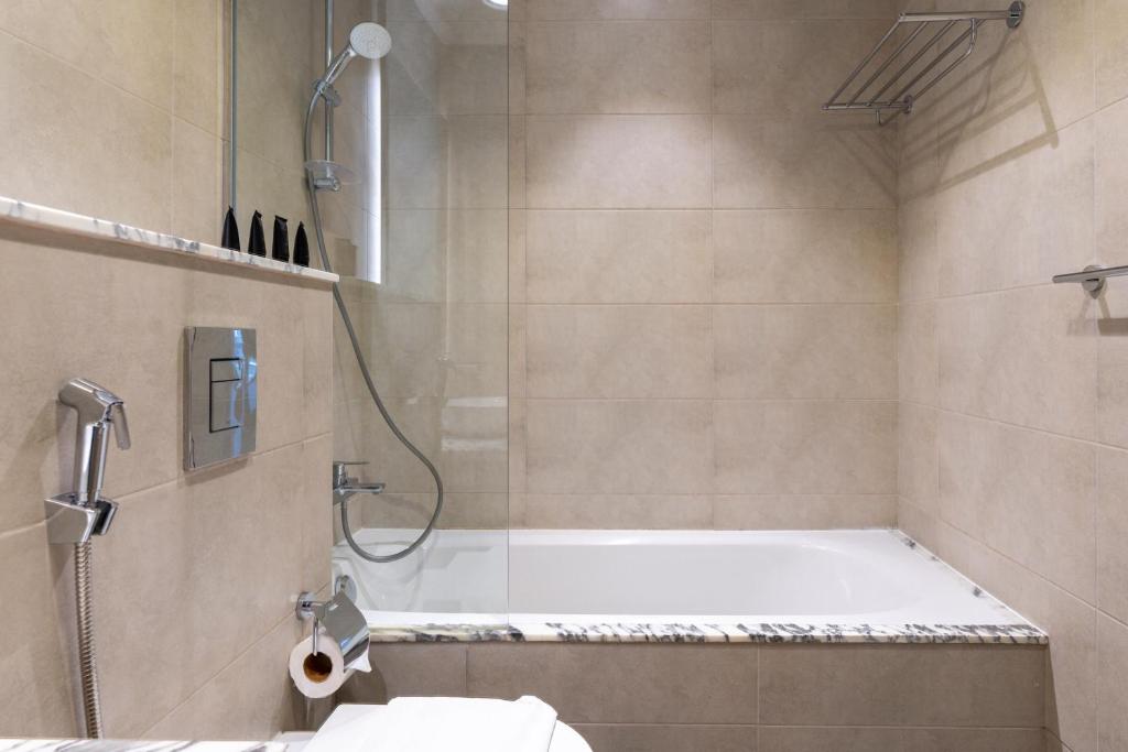 Vacay Lettings - Burj Khalifa View 3 bed at Paramount Midtown