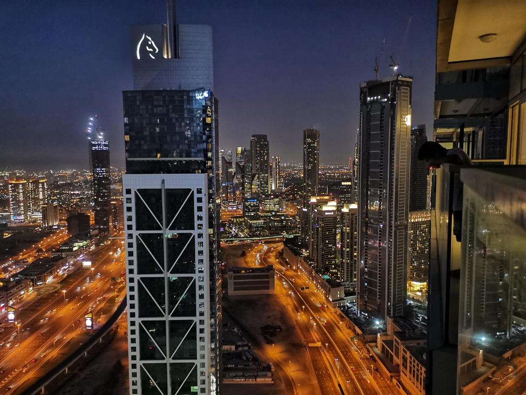 Vacay Lettings - Burj Khalifa View 3 bed at Paramount Midtown