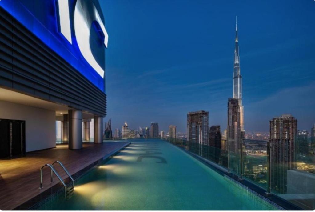 Vacay Lettings - Burj Khalifa View 3 bed at Paramount Midtown
