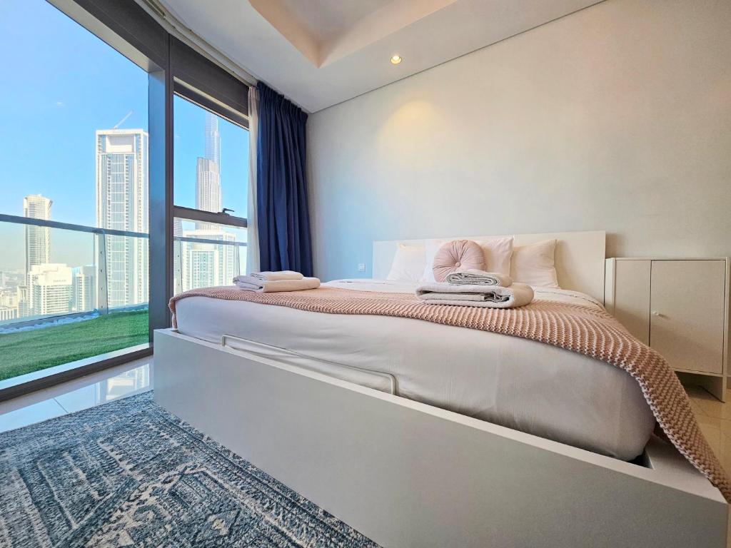 Vacay Lettings - Burj Khalifa View 3 bed at Paramount Midtown
