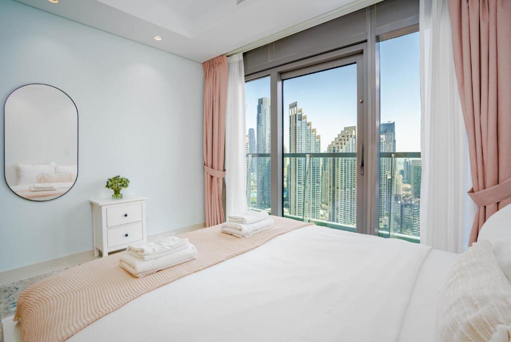 Vacay Lettings - Burj Khalifa View 3 bed at Paramount Midtown