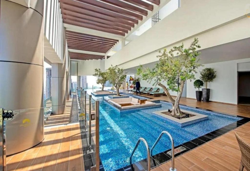 Vacay Lettings - Burj Khalifa View 3 bed at Paramount Midtown