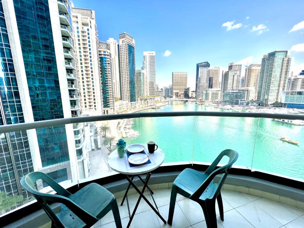 هتل وایت سیج - مارینا جمی، فنس آپارتمان ویت واترفرانت ویوز - White Sage - Marina Gem, Fancy Apartment with Waterfront Views