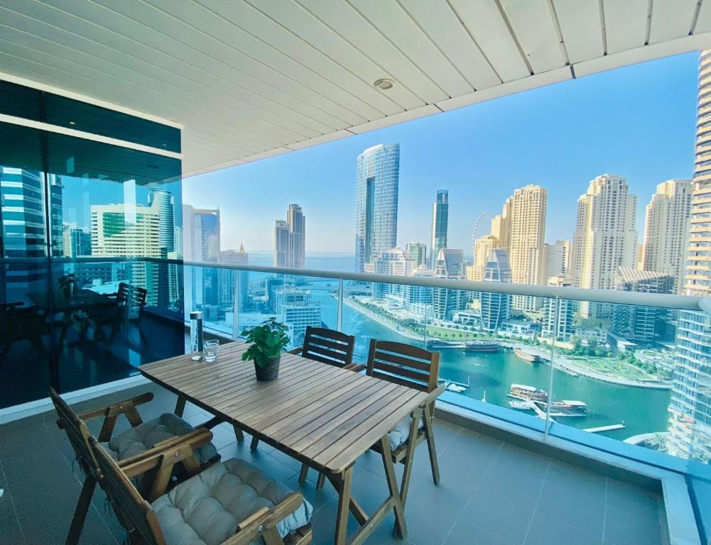 هتل های گستس - دلاکس آپت ویت اینکریدیبل پانورامیک مارینا ویوز - HiGuests - Deluxe Apt With Incredible Panoramic Marina Views